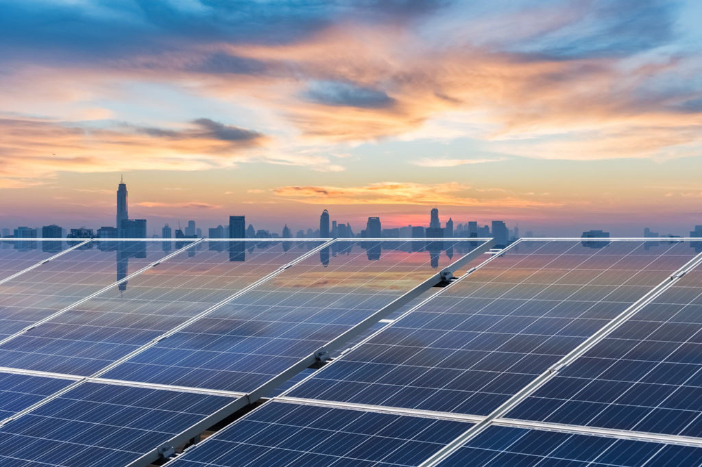 globalny nacisk na projekty wytwarzania energii fotowoltaicznej, aby pomóc osiągnąć "neutralność emisyjną"
